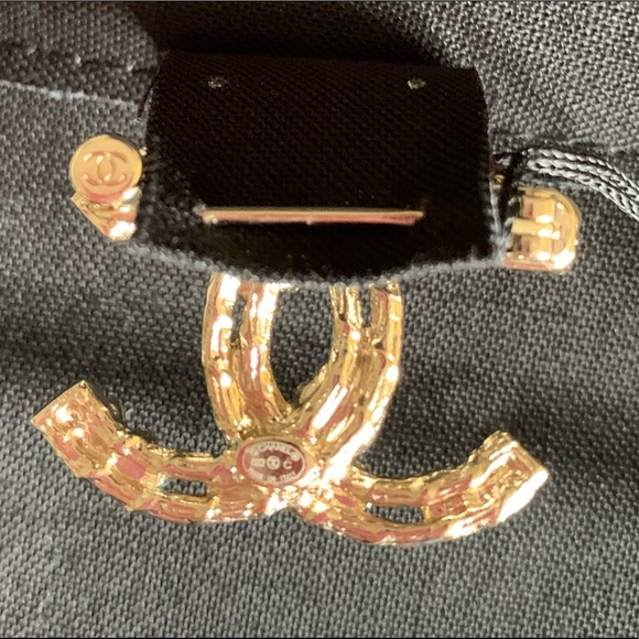 Chanel 22C Brooch Camellia with Crystals - Picture 8 of 13